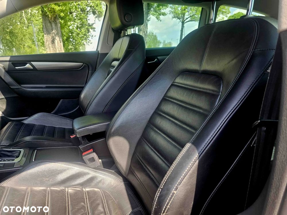 Volkswagen Passat Variant 2.0 TDI 4Motion DSG BlueMotion Tech R-Line - 12