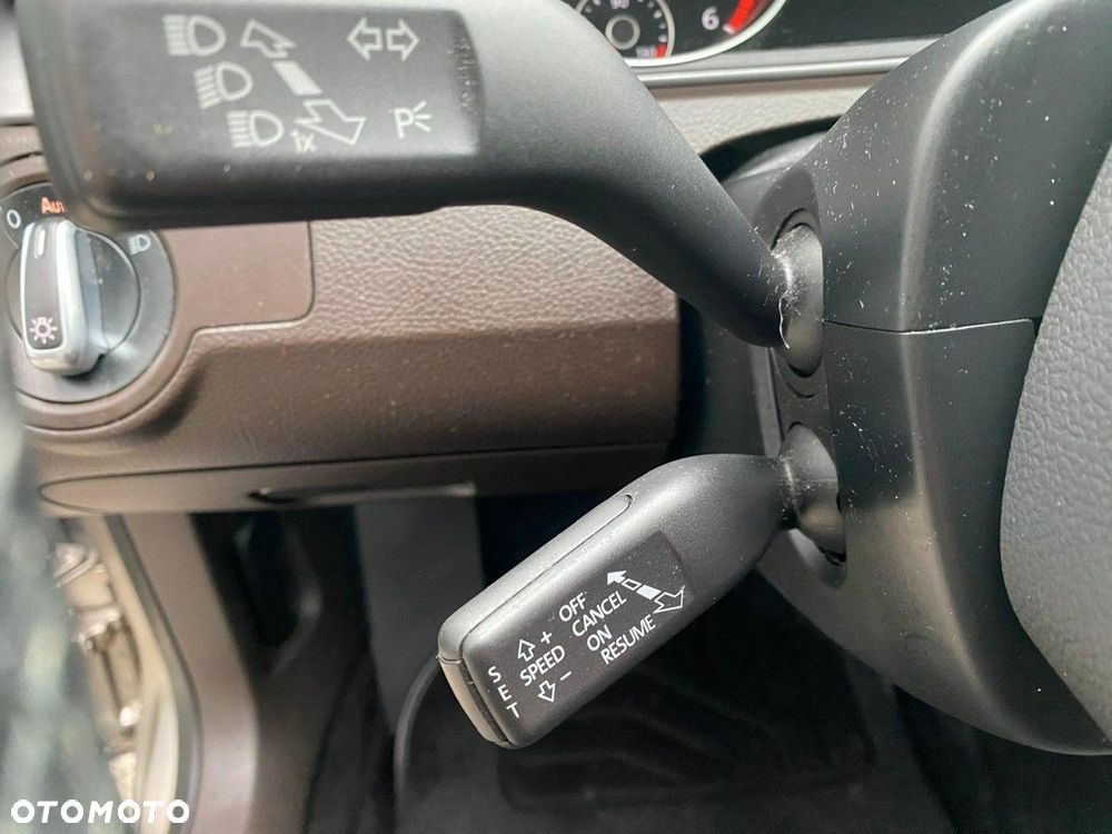 Volkswagen Passat - 11