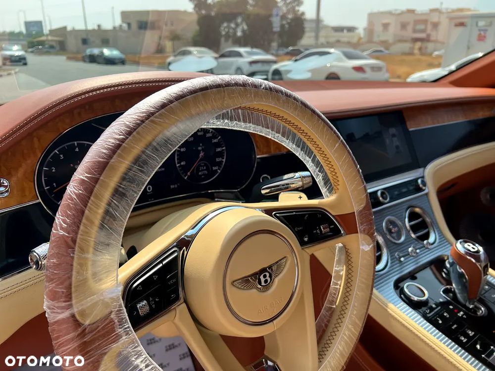 Bentley Continental GT - 12