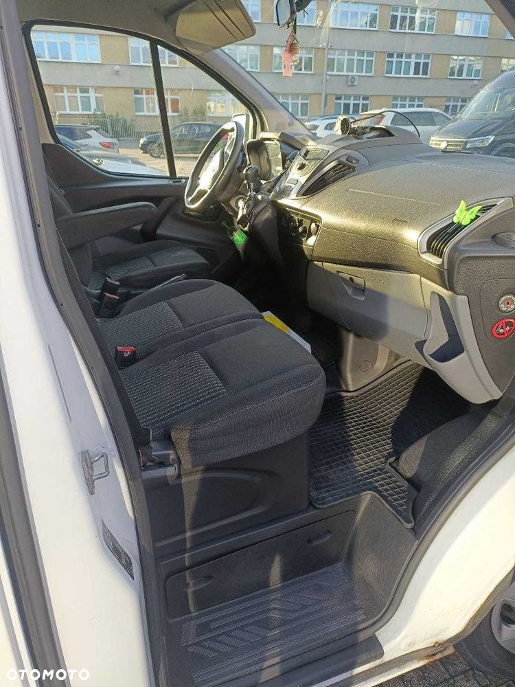Ford Tourneo Custom - 5
