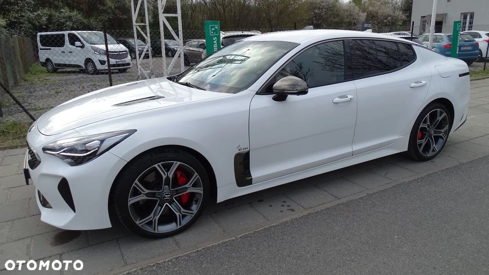 Kia Stinger - 1