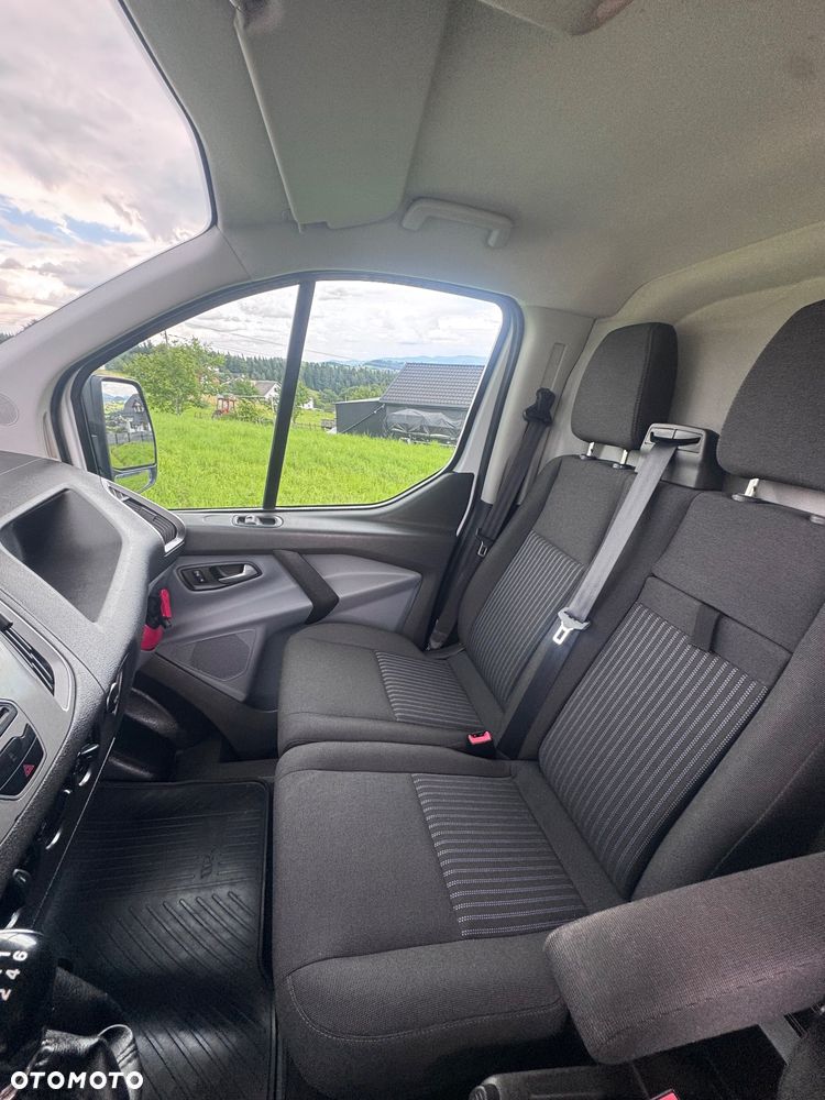 Ford Tourneo Custom - 13