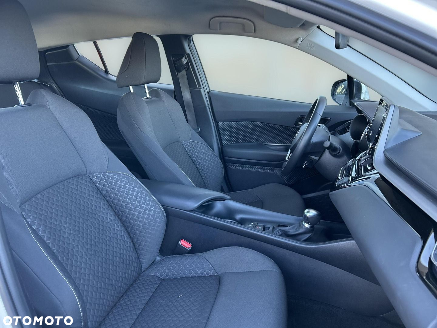 Toyota C-HR - 11