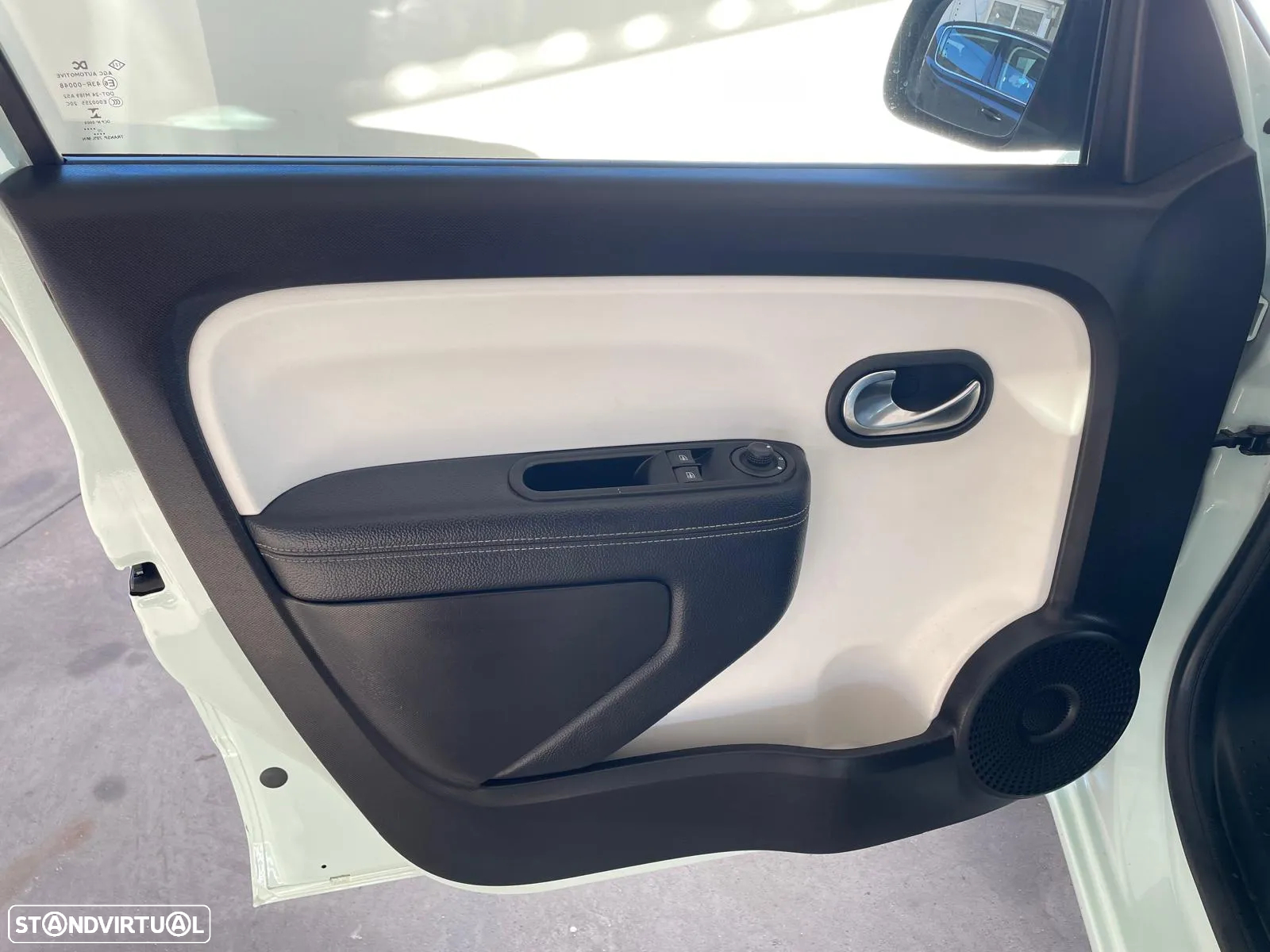 Renault Twingo TCE 90 EDC INTENS - 22