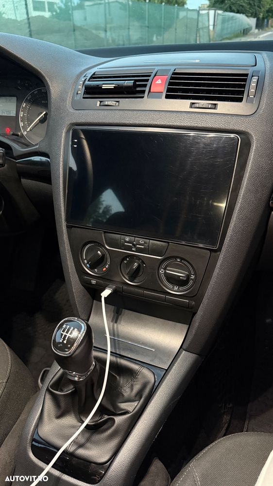 Skoda Octavia 1.6 MPI Ambiente - 30