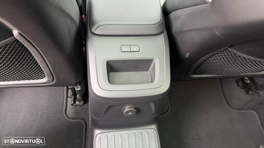 Volvo XC 60 T6 AWD Recharge Plus Dark - 36