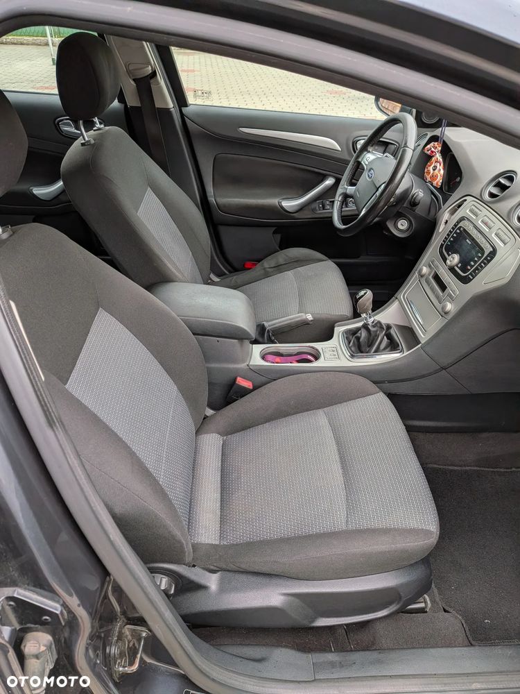 Ford Mondeo 1.8 TDCi Trend - 16