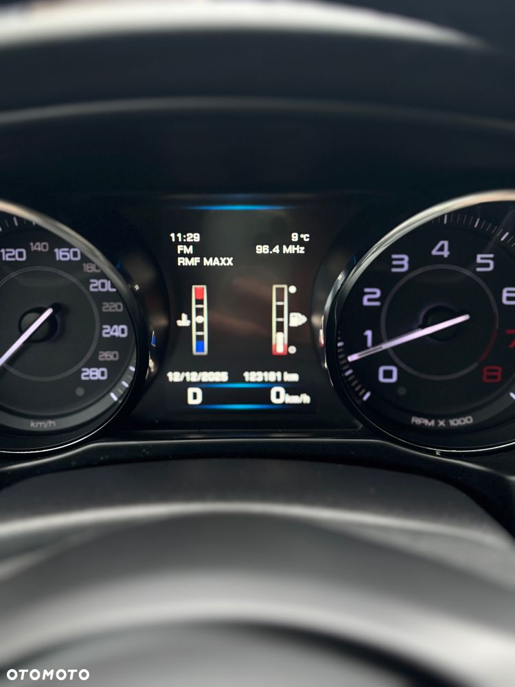 Jaguar XE 2.0 T Pure - 9