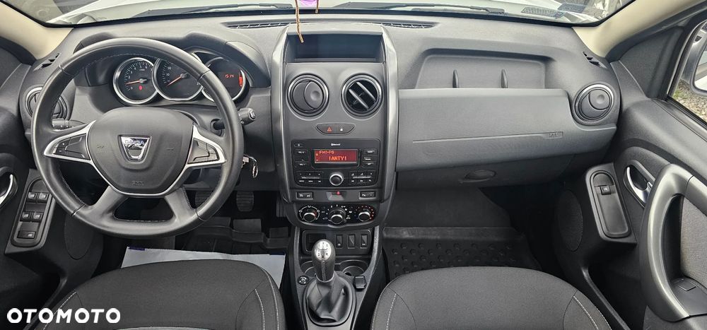 Dacia Duster 1.6 SCe Laureate S&S - 9