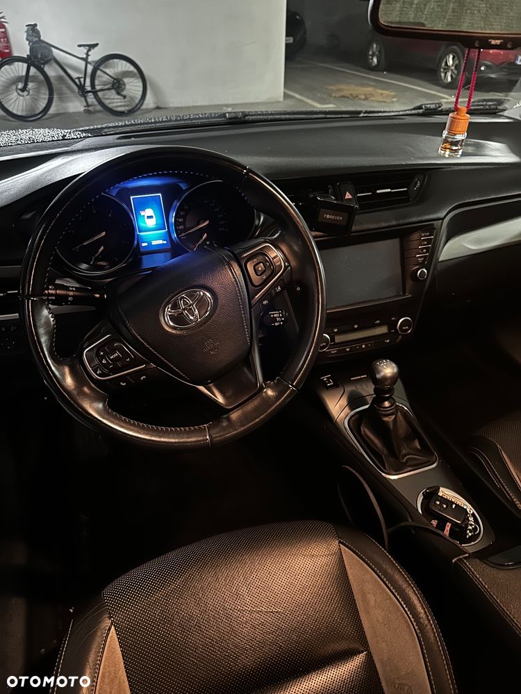 Toyota Avensis - 8