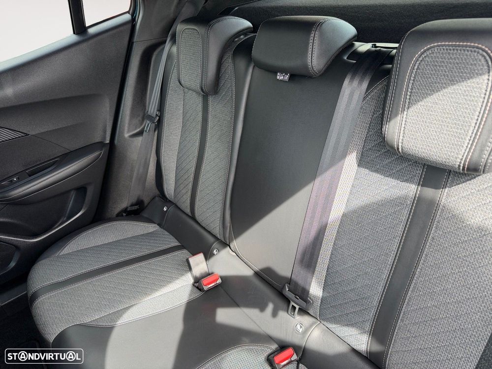 Peugeot 2008 1.2 PureTech Allure — fotografia 13