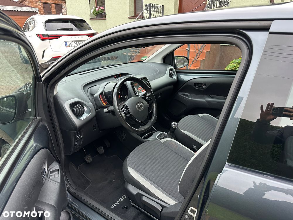 Toyota Aygo x-clusiv - 13