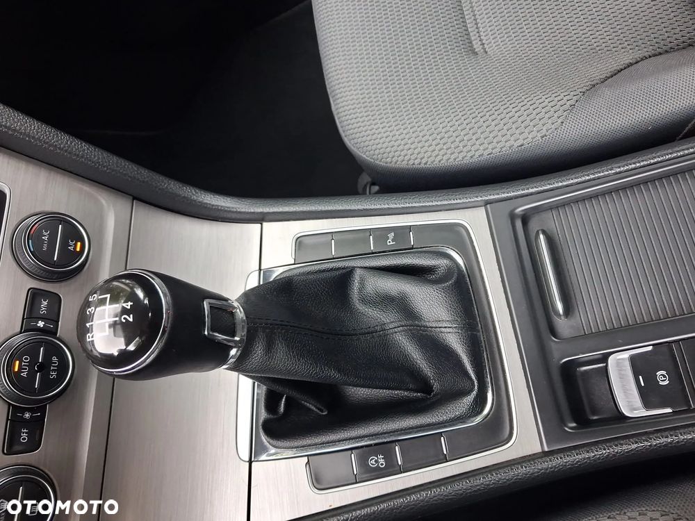 Volkswagen Golf - 5