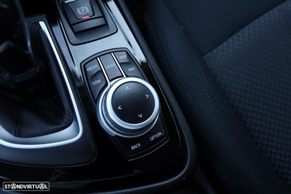 BMW 216 Active Tourer d Advantage Auto - 10