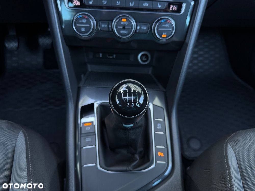 Volkswagen Tiguan - 34
