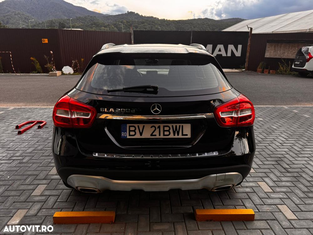 Mercedes-Benz GLA 200 d 4MATIC Aut. - 8
