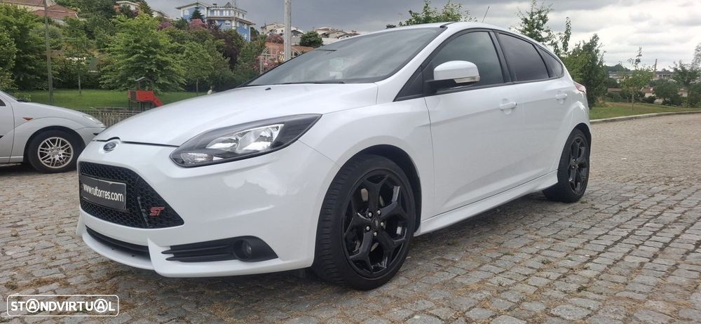 Ford Focus 2.0 EcoBoost ST c/ Pack Pele Desportiva - 7