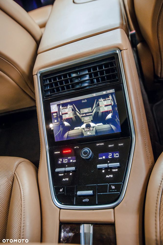 Porsche Panamera 4S - 9