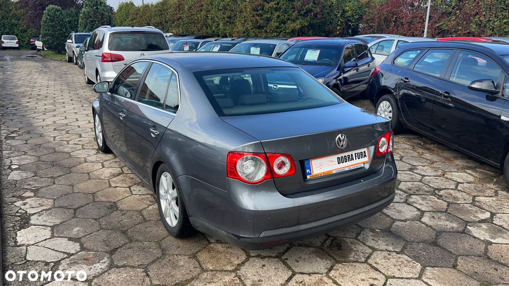 Volkswagen Jetta 1.9 TDI DPF Sportline - 7