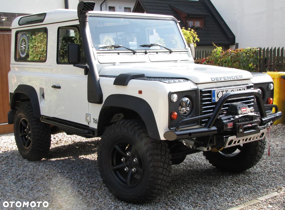 Land Rover Defender - 25