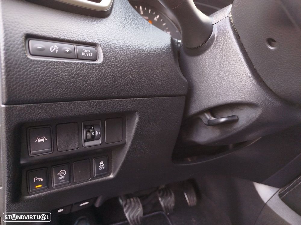 Nissan Qashqai 1.6 dCi N-Connecta 18 - 13