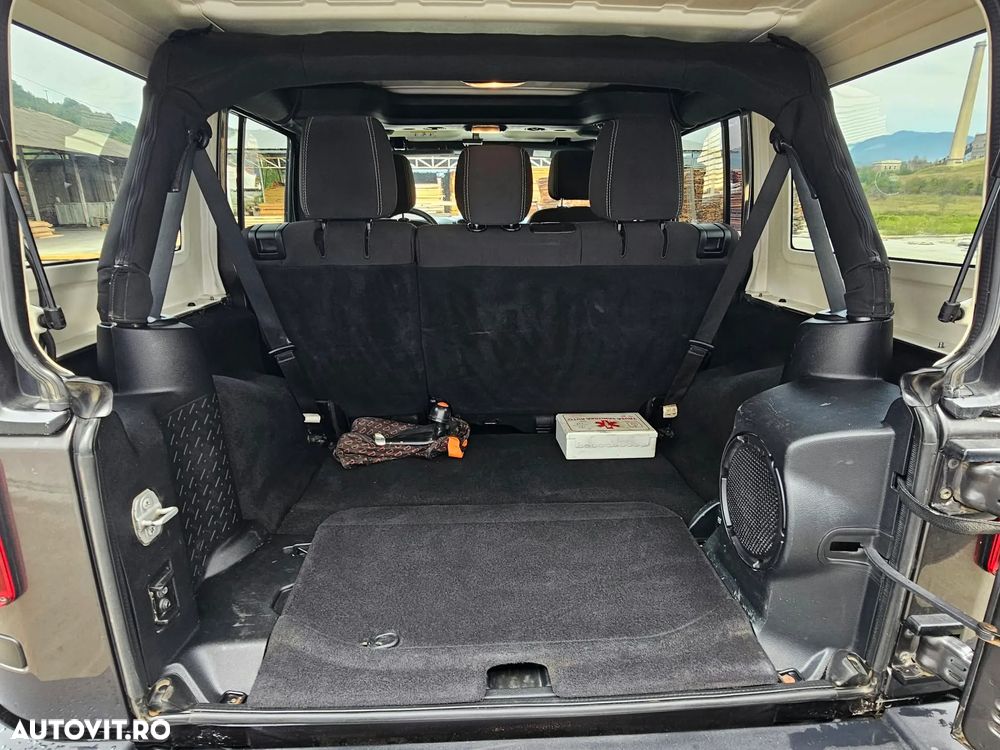 Jeep Wrangler 2.8 CRD AT Rubicon - 12
