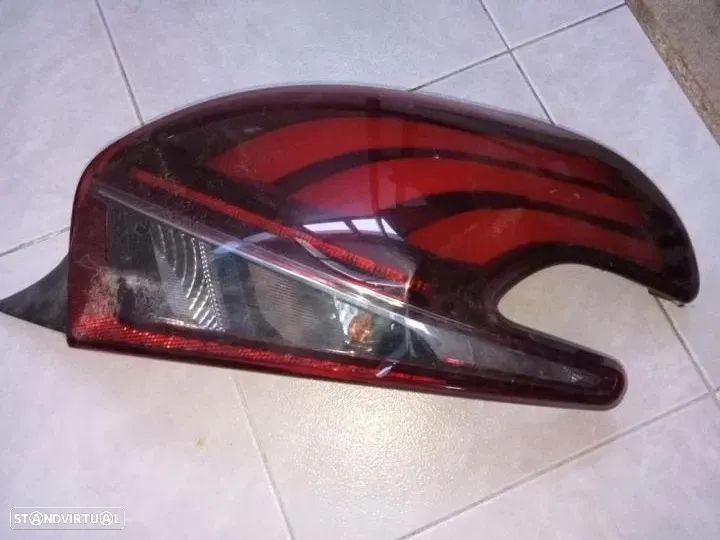 Farolim direito Peugeot 208 I / 9825601180 - 1