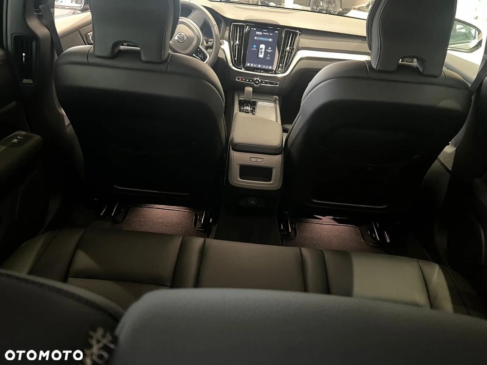 Volvo V60 B4 B DKG Plus Dark - 6
