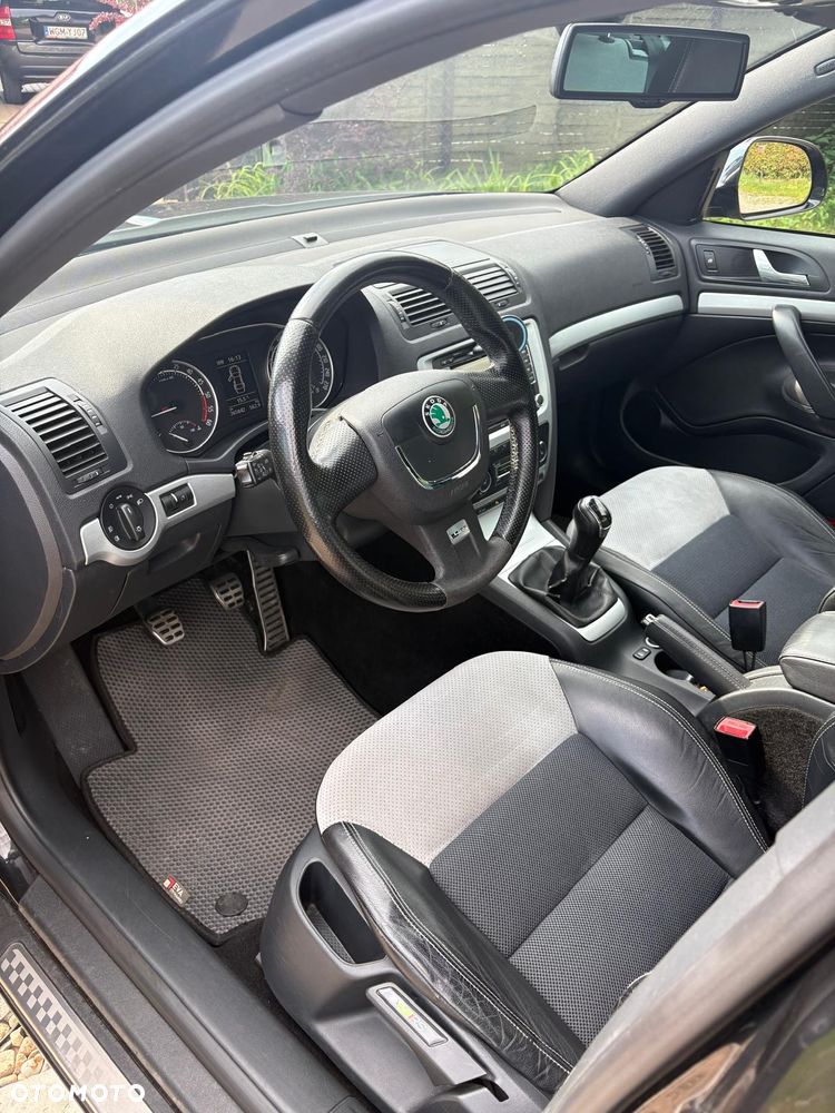 Skoda Octavia 2.0 TDI CR DPF RS - 11