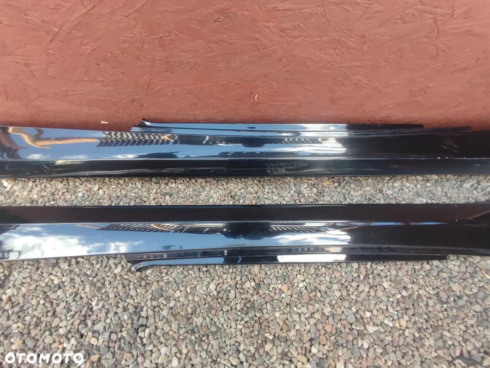BMW E81 / E82 / E88 ORYGINALNE NAKŁADKI NA PROGI LEWA / PRAWA W KOLORZE SCHWARZ II O NR.  51 77 7 046 348 / 51 77 7 046 347 OEM W DOBRYM STANIE - 15