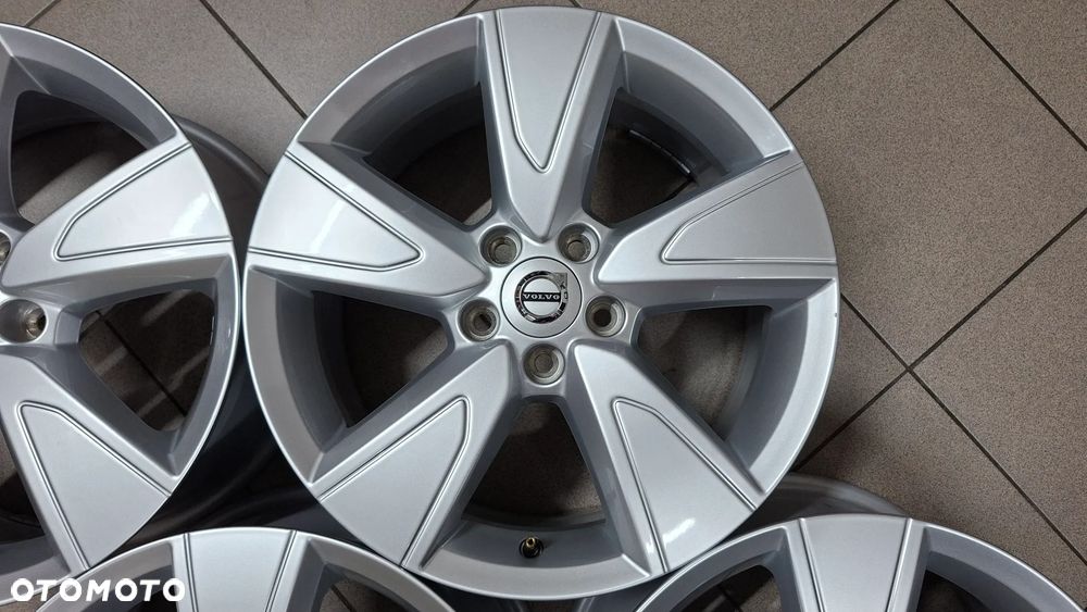 Felgi Aluminiowe 17 Volvo XC 40 5x108 ET 50.5 - 8