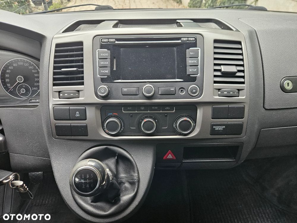 Volkswagen Multivan - 21