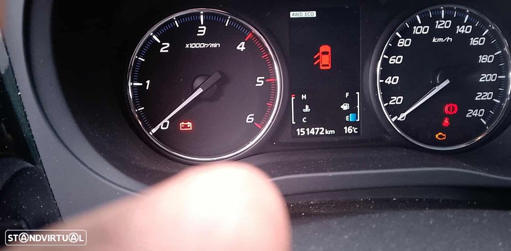 Mitsubishi Outlander 2.2 DI-D 4WD Plus - 2