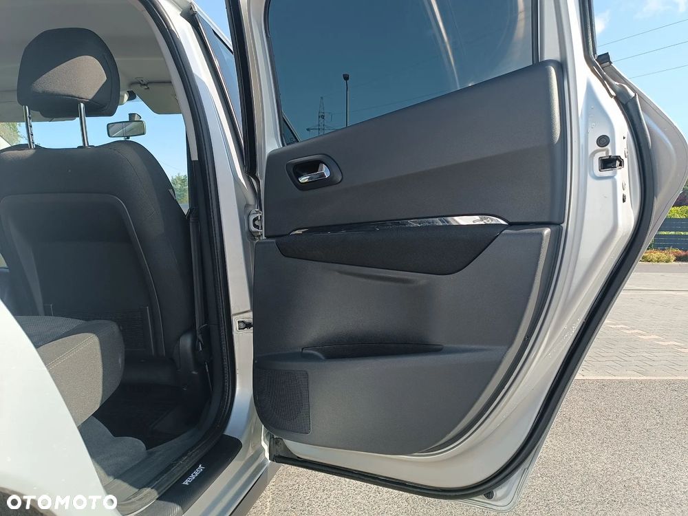 Peugeot 3008 120 VTi Style - 17
