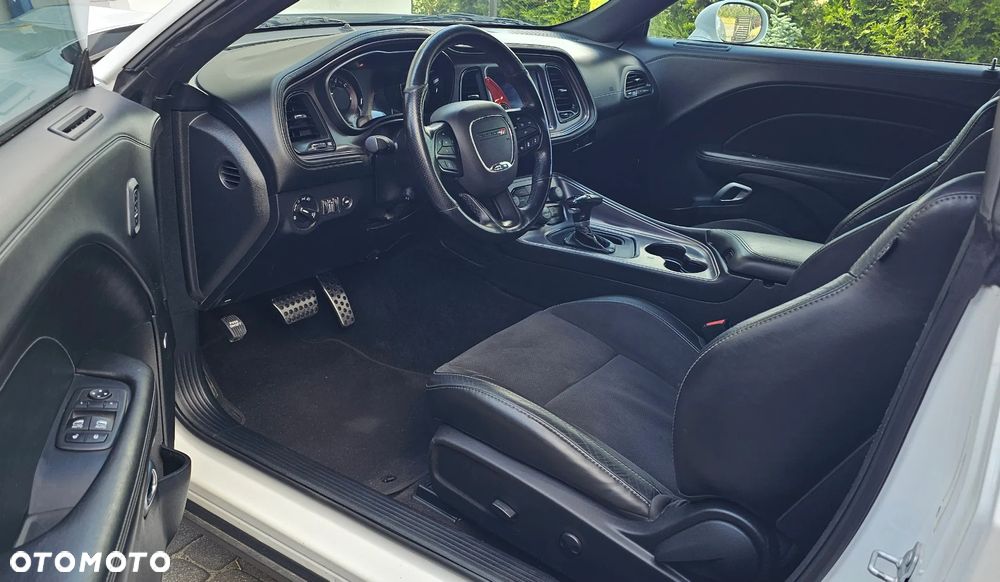 Dodge Challenger 5.7 R/T - 12