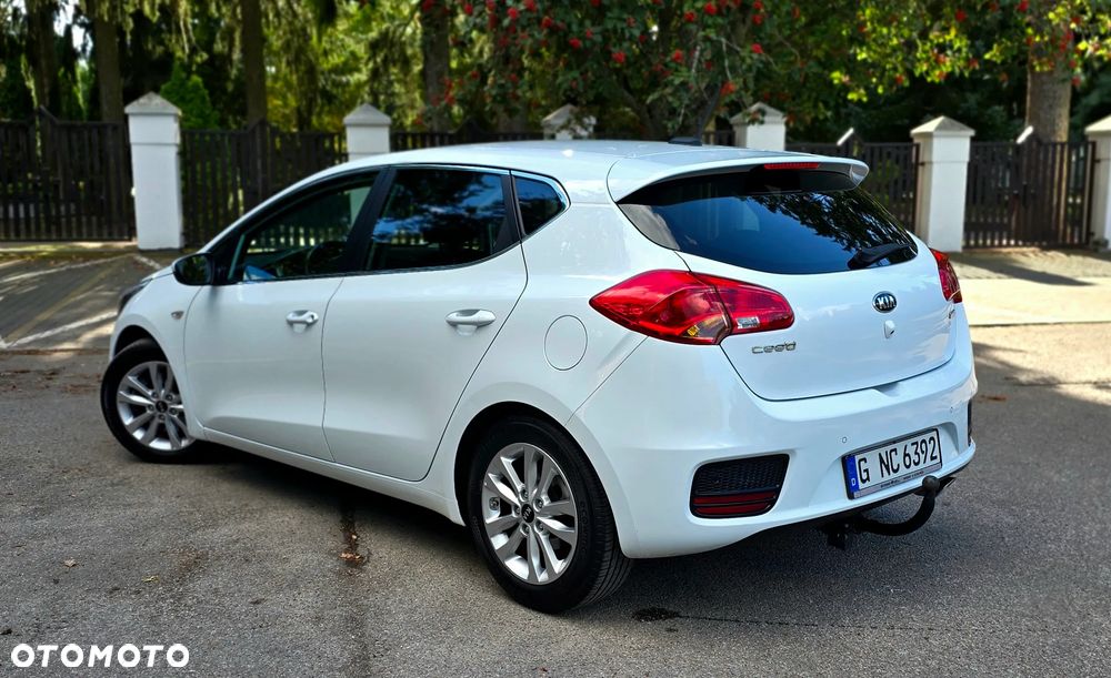 Kia Ceed 1.6 CRDi 136 ISG Dream Team Edition - 11