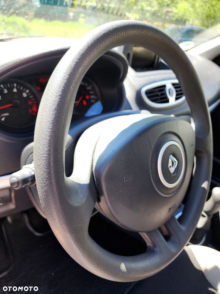 Renault Clio 1.2 16V 75 Expression - 19