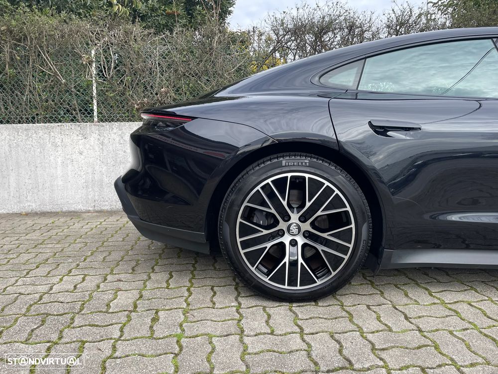 Porsche Taycan Standard - 12
