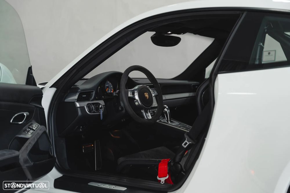 Porsche 911 Série F - 23