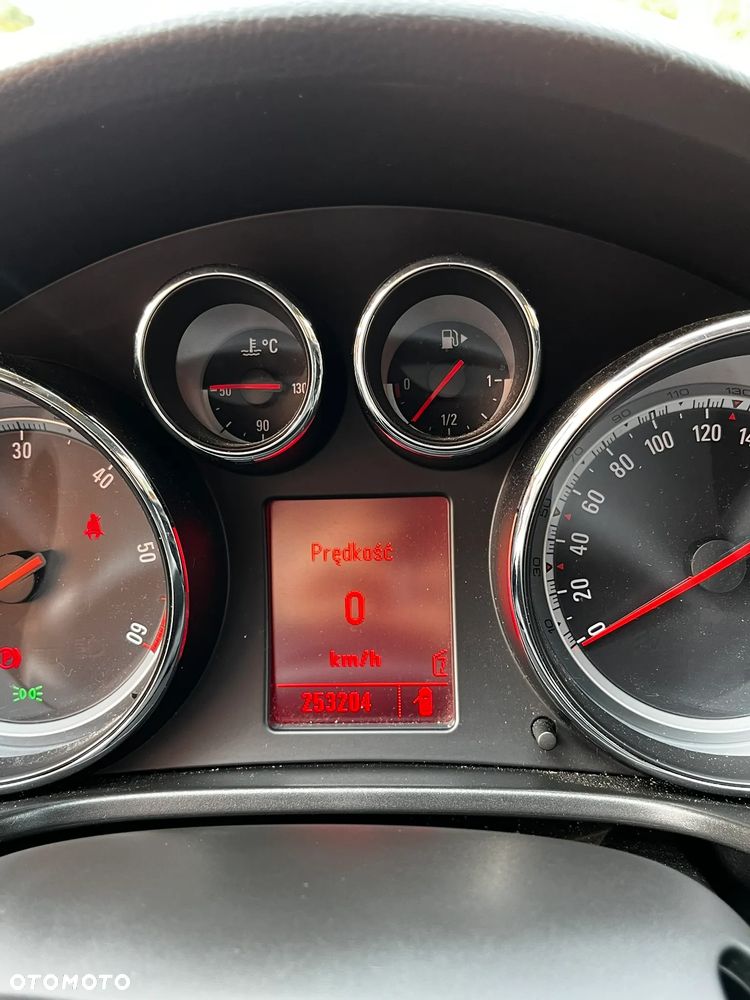 Opel Insignia 2.0 CDTI - 9