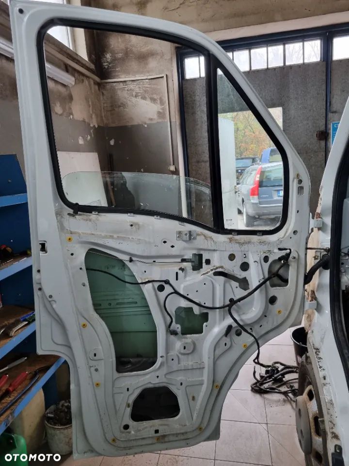 DRZWI LEWE  IVECO DAILY IV  06-13r.  IC 194 - 3