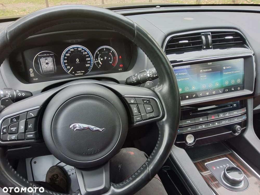Jaguar F-Pace 2.0 i4D AWD R-Sport - 11