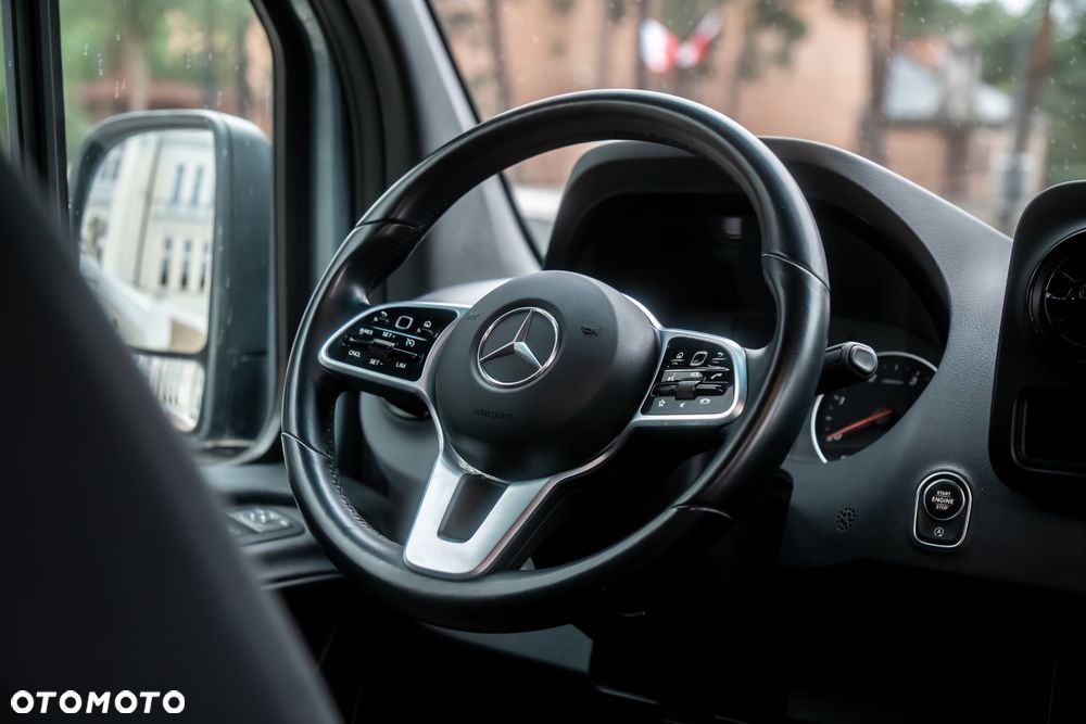 Mercedes-Benz Sprinter 319 - 11