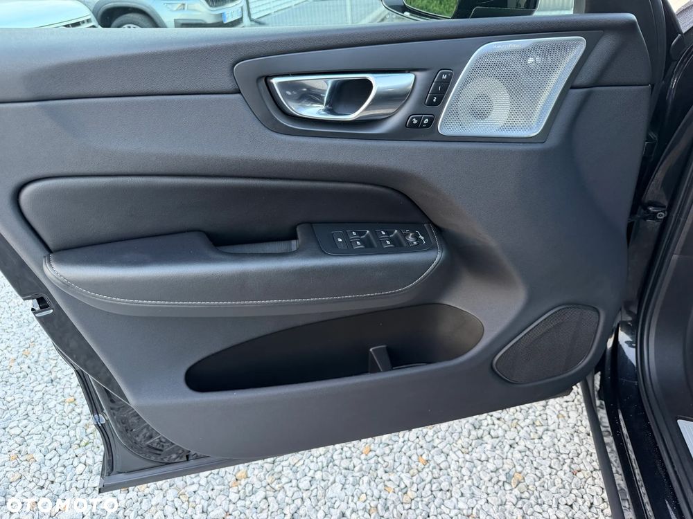 Volvo XC 60 B4 D AWD Ultimate Dark - 25
