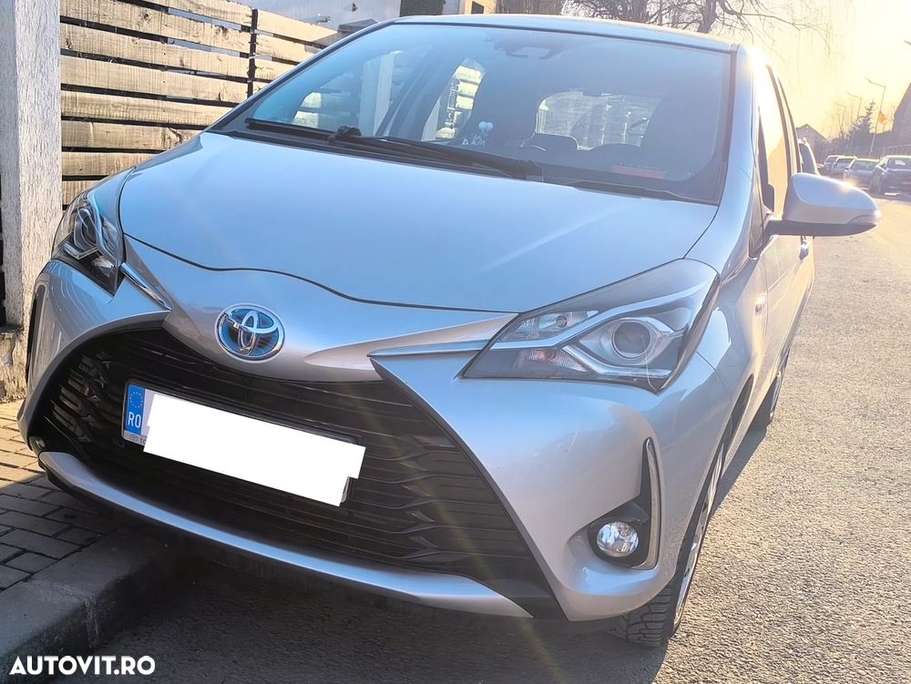 Toyota Yaris 1.5 VVT-i HSD Active - 1