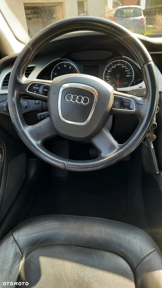 Audi A4 Limousine - 8