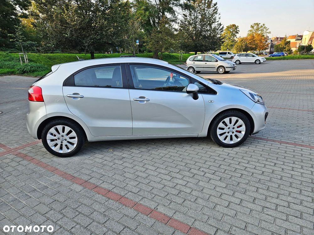 Kia Rio - 4