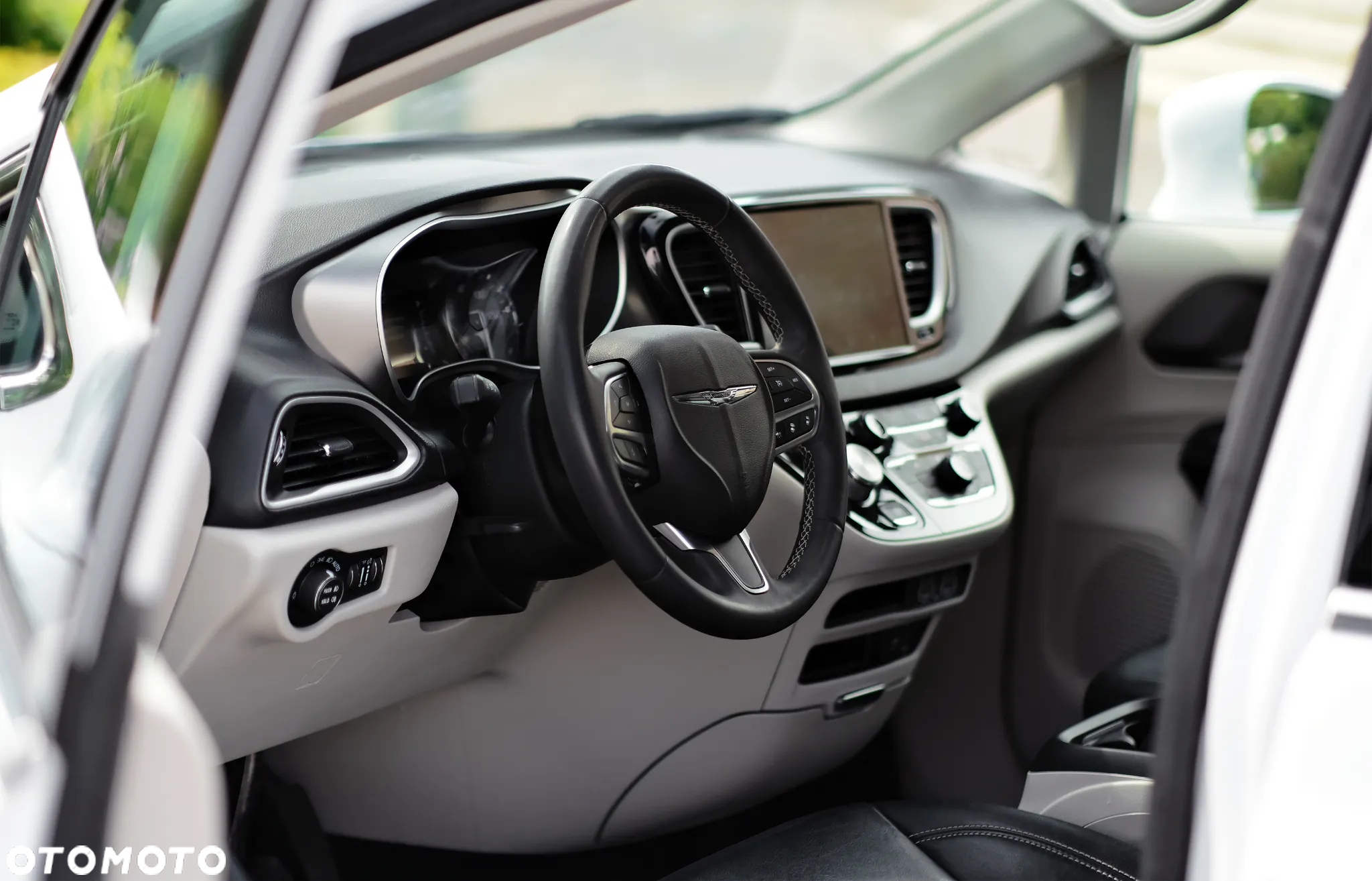 Chrysler Pacifica - 26