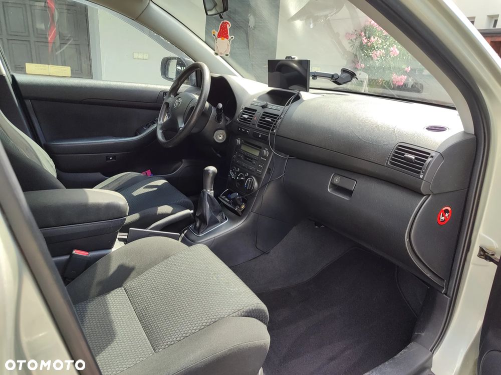 Toyota Avensis 1.6 VVT-i Terra - 10