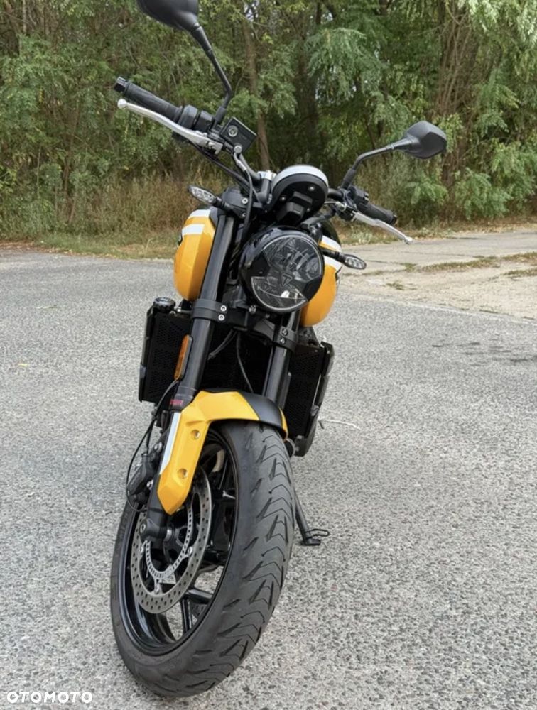 Triumph Trident - 3
